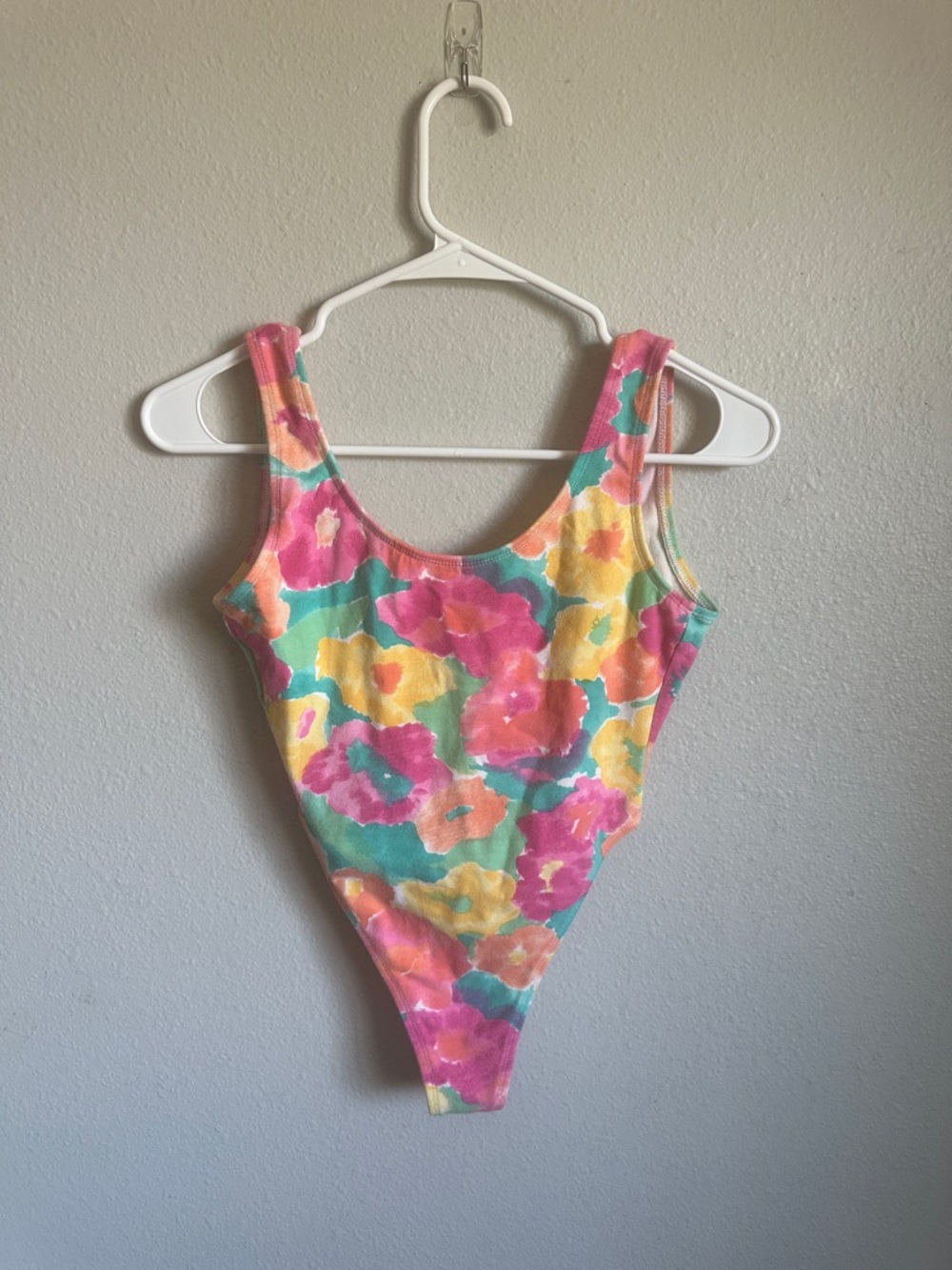 80s vintage pastel Floral Scoop Neck One-Piece thong bodysuit - Multicolor